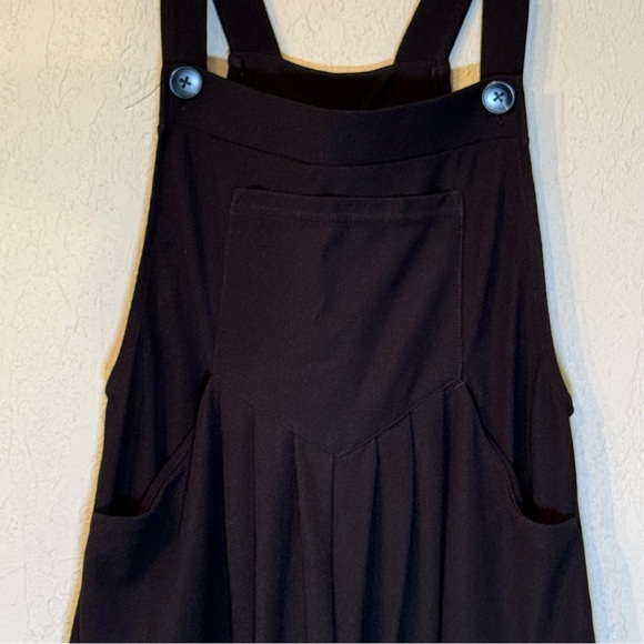HALARA Black Relaxed Fit Jumpsuit with Wide Straps - Picture 2 of 9